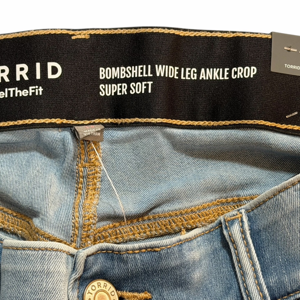 torrid Medium Blue Denim Bombshell Wide Leg Ankle Crop Jeans sz 14 - Picture 3 of 12